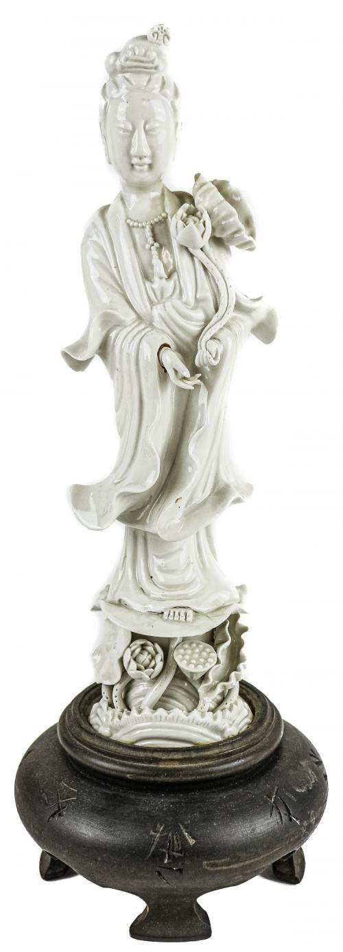 FIGURA ORIENTALE EN PORCELANA BLANCA DEL PRIMER TERCIO S.XX