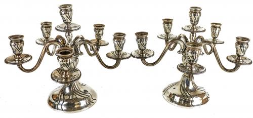 PAREJA DE CANDELABROS EN PLATA DEL SEGUNDO TERCIO S.XX