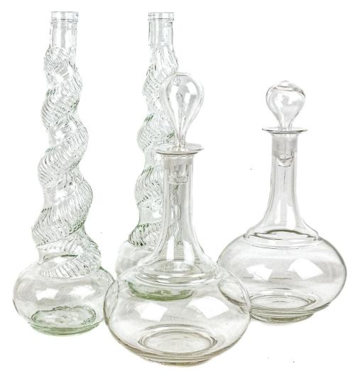 CUATRO BOTELLAS EN CRISTAL  DEL PRIMER TERCIO DE SIGLO XX