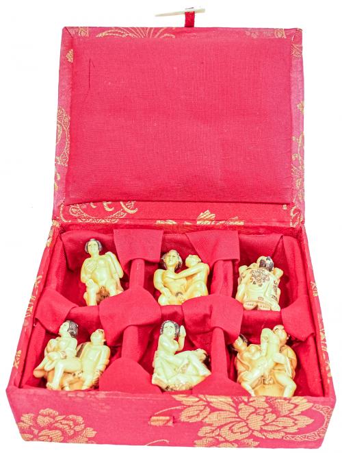 CONJUNTO DE SEIS FIGURAS ERÓTICAS EN MARFIL DE MORSA