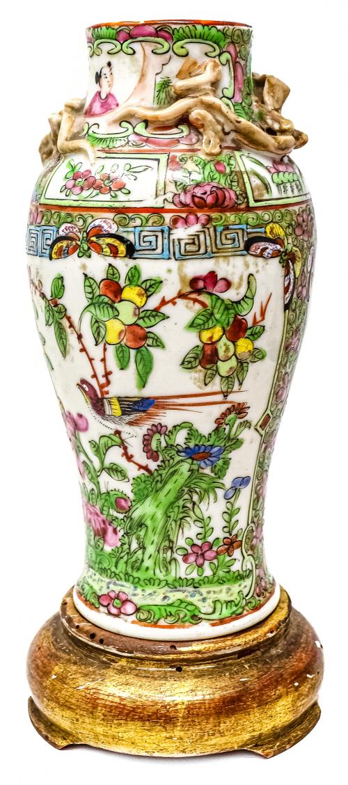PEQUEÑO JARRÓN CHINO EN PORCELANA PRIMER CUARTO DEL S.XX