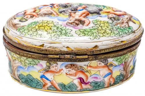 CAJA EN PORCELANA CAPODIMONTE PRIMER TERCIO S.XX