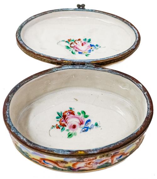 CAJA EN PORCELANA CAPODIMONTE PRIMER TERCIO S.XX