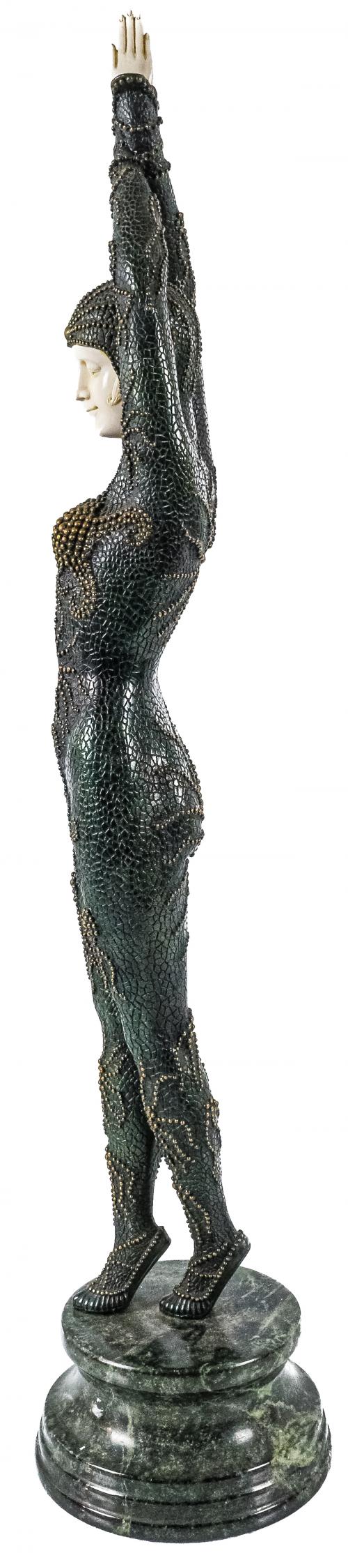 FIGURA CRISOELEFANTINA  DEL ÚLTIMO TERCIO DE SIGLO XX