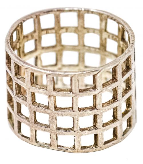 ANILLO DE DISEÑO DE PLATA