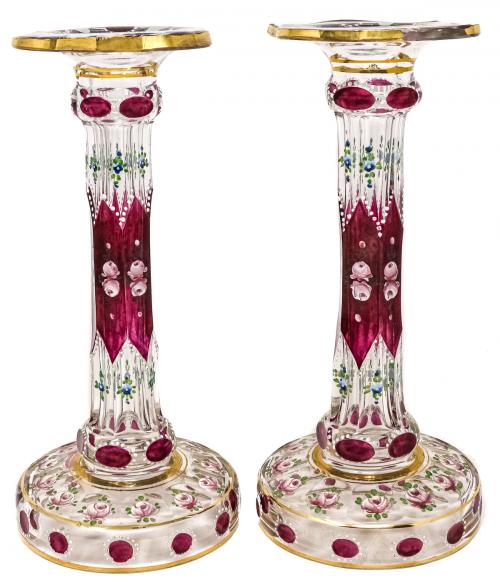 PAREJA DE CANDELEROS DE CRISTAL ESMALTADO