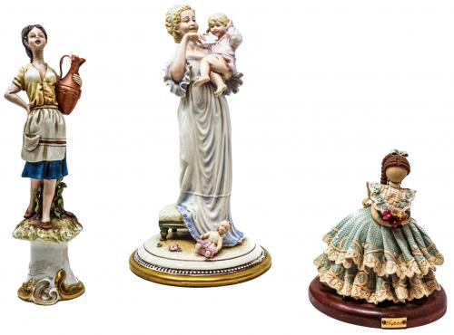 TRES FIGURAS EN PORCELANA DE MEDIADOS DEL S.XX