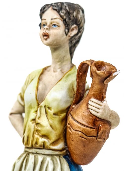 TRES FIGURAS EN PORCELANA DE MEDIADOS DEL S.XX