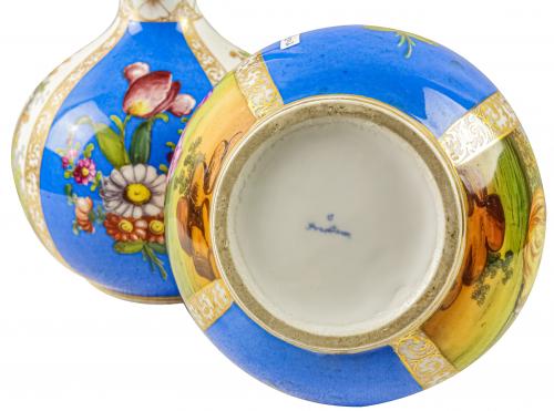 PAREJA DE JARRONES EN PORCELANA DE FINALES DEL S.XIX