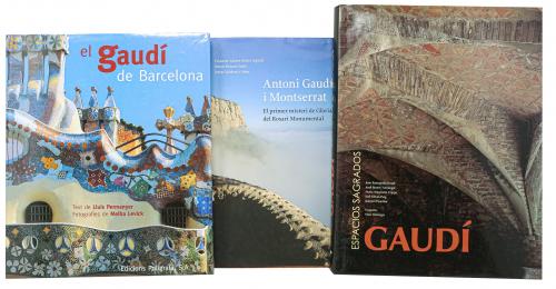 TRES LIBROS SOBRE GAUDÍ