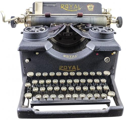 MÁQUINA DE ESCRIBIR "ROYAL"  DEL PRIMER TERCIO DEL S.XX