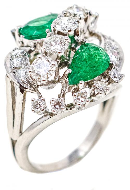 ANILLO ROSETÓN CON BRILLANTES Y ESMERALDAS