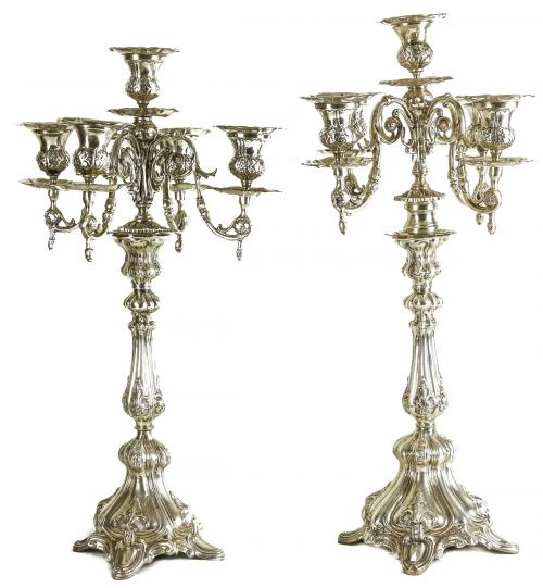 PAREJA DE CANDELABROS EN PLATA DE LA SEGUNDA MITAD DEL S.XX