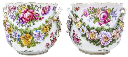 PAREJA DE MACETEROS EN PORCELANA DEL PRIMER TERCIO DEL S. XX