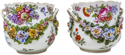 PAREJA DE MACETEROS EN PORCELANA DEL PRIMER TERCIO DEL S. XX