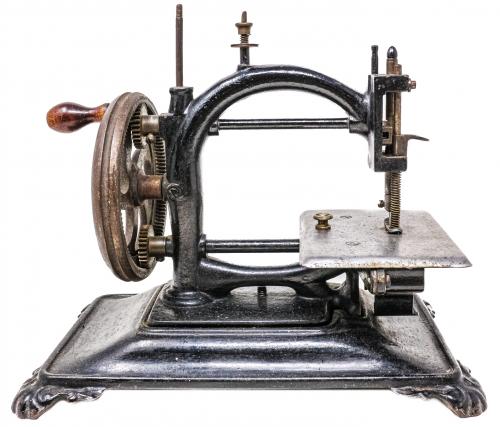 ANTIGUA MÁQUINA DE COSER DE PRINCIPIOS DEL S.XX