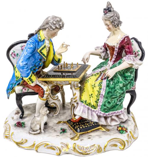 FIGURA EN PORCELANA DE MEDIADOS DEL S.XX