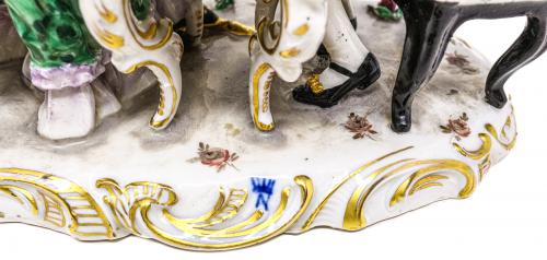 FIGURA EN PORCELANA DE MEDIADOS DEL S.XX