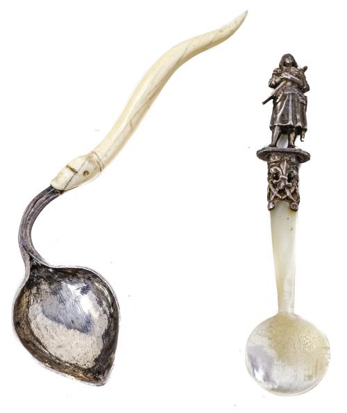 DOS CUCHARITAS DE COLECCIÓN DEL PRIMER TERCIO DEL S.XX