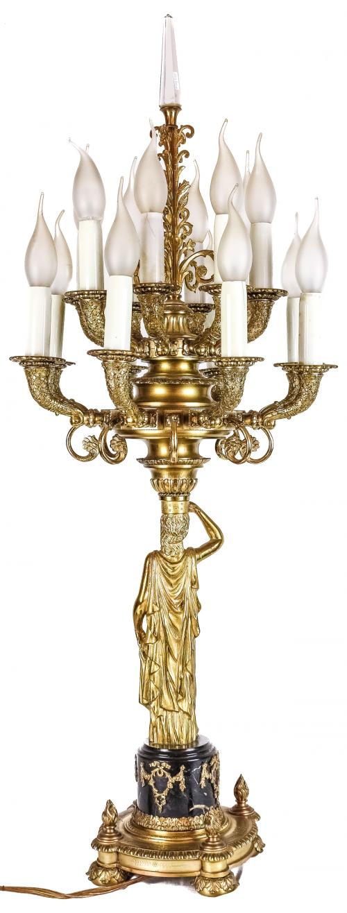 GRAN CANDELABRO EN BRONCE DEL PRIMER TERCIO DEL S.XX