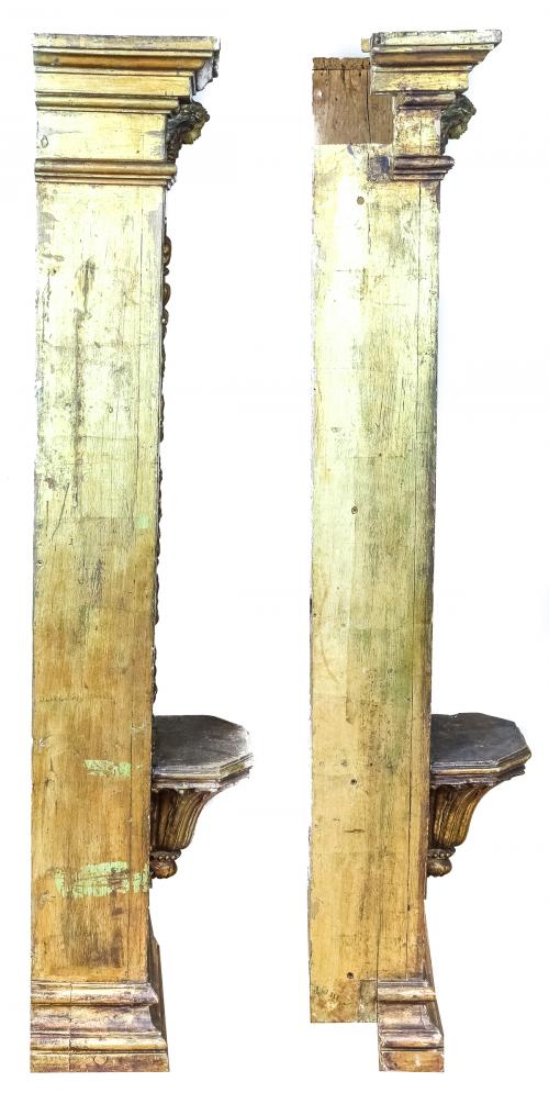 DOS COLUMNAS DECORATIVAS DE TALLA SOBREDORADA