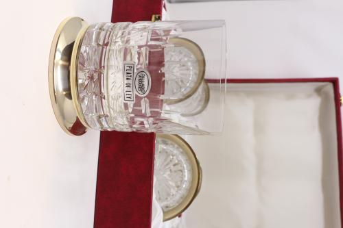 JUEGO DE SEIS VASOS DE CRISTAL CON BASE DE PLATA