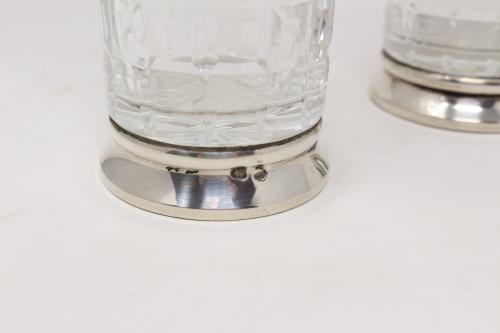 JUEGO DE SEIS VASOS ALTOS DE CRISTAL CON BASE DE PLATA
