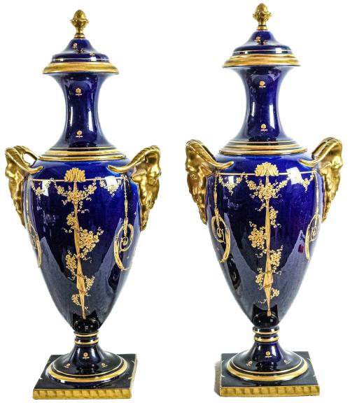 PAREJA DE JARRONES DE PORCELANA FRANCESA