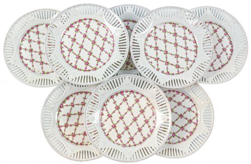 CONJUNTO DE 8 PLATOS EN PORCELANA DEL SEGUNDO CUARTO  S.XX