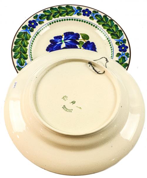 DOS PLATOS EN PORCELANA DANESA DE LA SEGUNDA MITAD S.XX