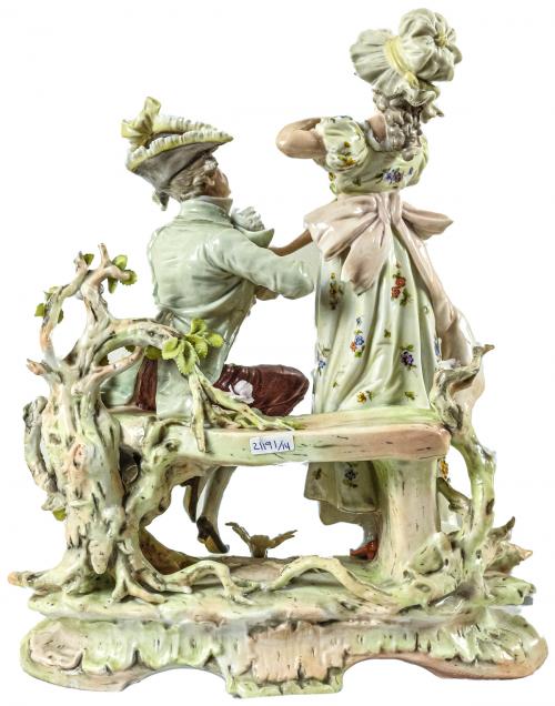 FIGURA EN PORCELANA DE MEDIADOS DEL S.XX