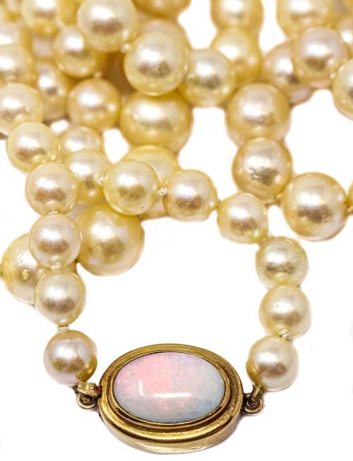 COLLAR DE PERLAS CON ÓPALO