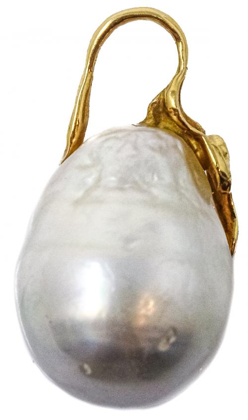 COLGANTE CON PERLA BARROCA
