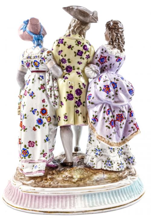 FIGURA EN PORCELANA DEL SEGUNDO CUARTO DEL S.XX