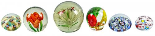 LOTE DE SEIS PISAPAPELES EN CRISTAL DE LA SEGUNDA MITAD S.XX