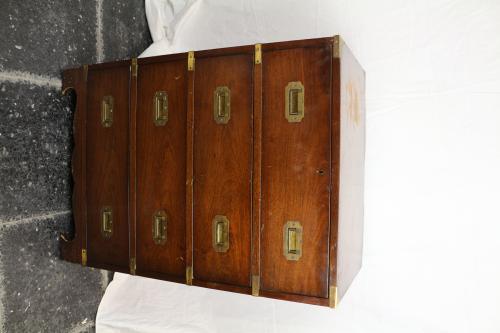 PEQUEÑA CÓMODA ESCRITORIO DEL ULTIMO CUARTO DEL S.XX