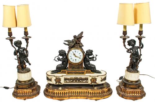 RELOJ CON GUARNICIÓN  FRANCÉS