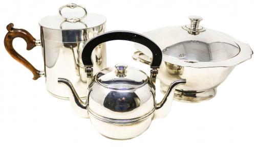 TRES PIEZAS EN METAL PLATEADO