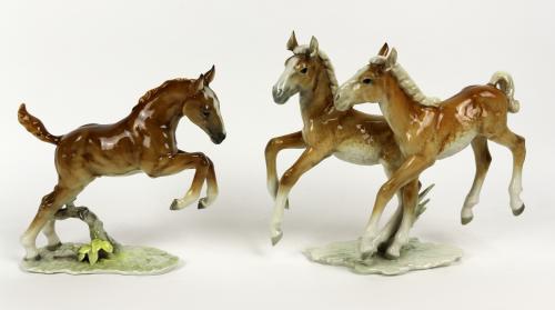 DOS FIGURAS DE CABALLOS