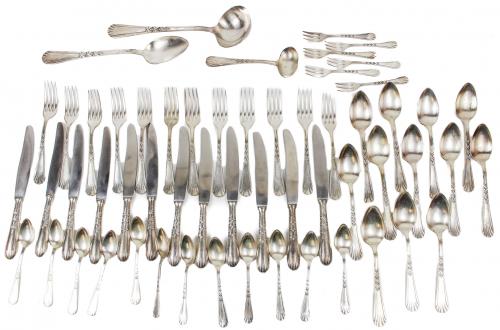 CUBERTERIA EN METAL PLATEADO