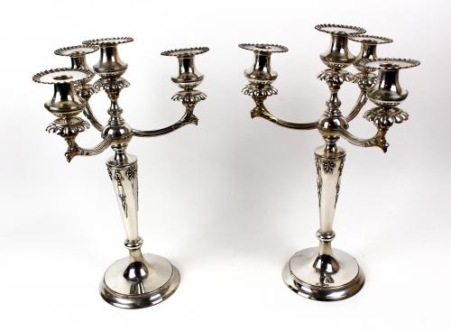 PAREJA DE CANDELABROS EN PLATA