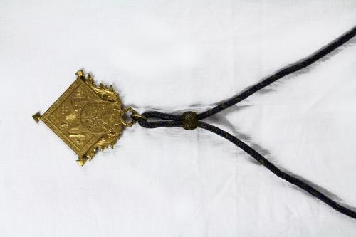 RELICARIO Y MEDALLA