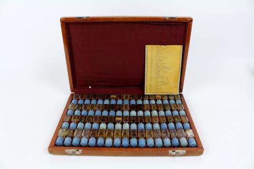 CAJA CON MUESTRAS DE ESENCIAS PARA PERFUME