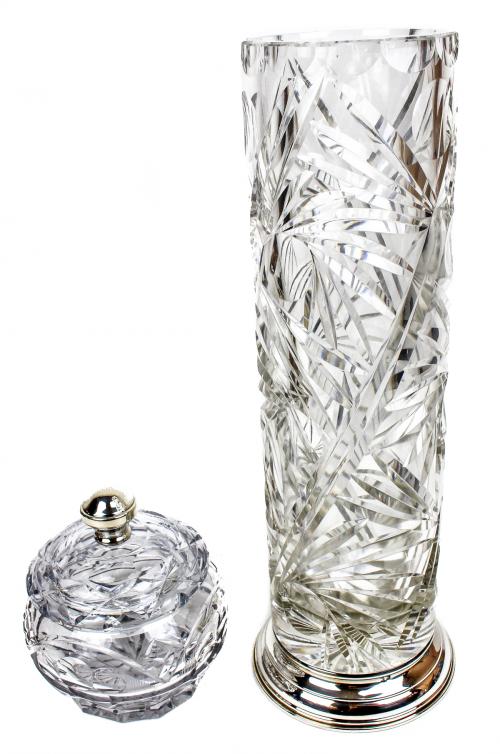 JARRÓN Y BOMBONERA DE CRISTAL TALLADO
