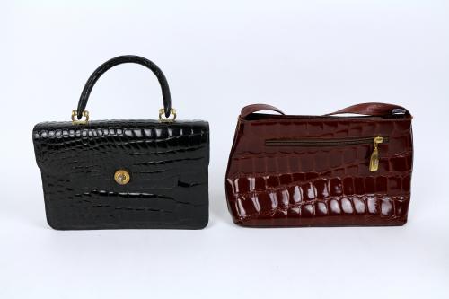 DOS BOLSOS DE PIEL DE COCODRILO