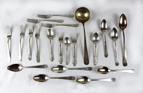 LOTE VARIADO DE CUBIERTOS DE PLATA