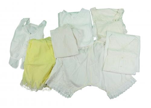 LOTE DE CAMISONES Y ROPA INTERIOR DEL PRIMER TERCIO S.XX