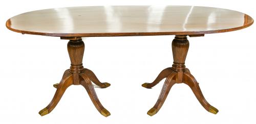 MESA DE COMEDOR DE ESTILO INGLES