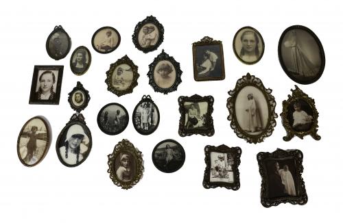GRAN LOTE DE PEQUEÑOS MARQUITOS  DE FOTOS