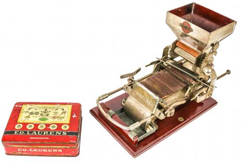 Maravillosa Máquina de Cigarrillos Victoria. Primer Modelo. España, Circa  1920